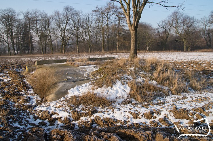 Widok schronu "od strony atakującego"